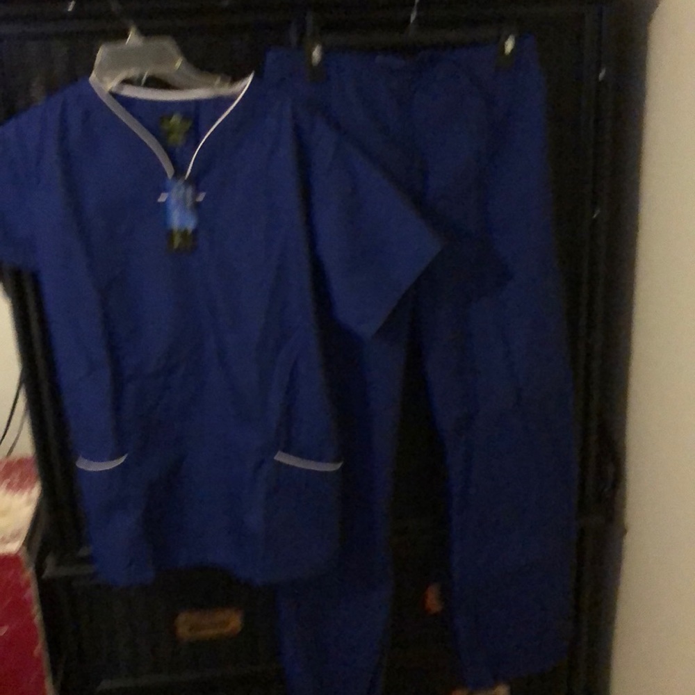 SCRUBS SIZE SMALL-NEW